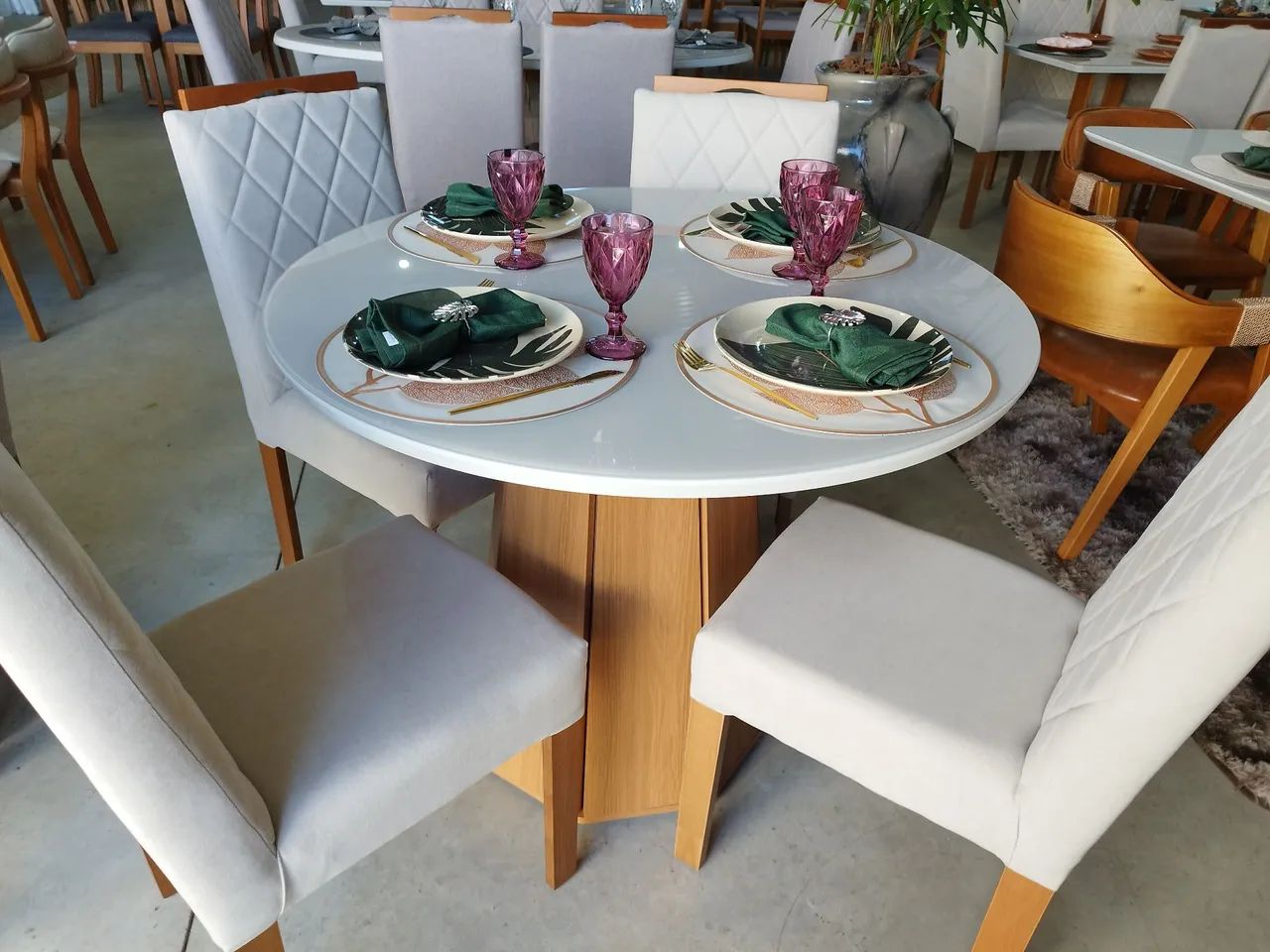 Mesa de Jantar Redonda com 4 Cadeiras - Madeira Maciça - Foto 2
