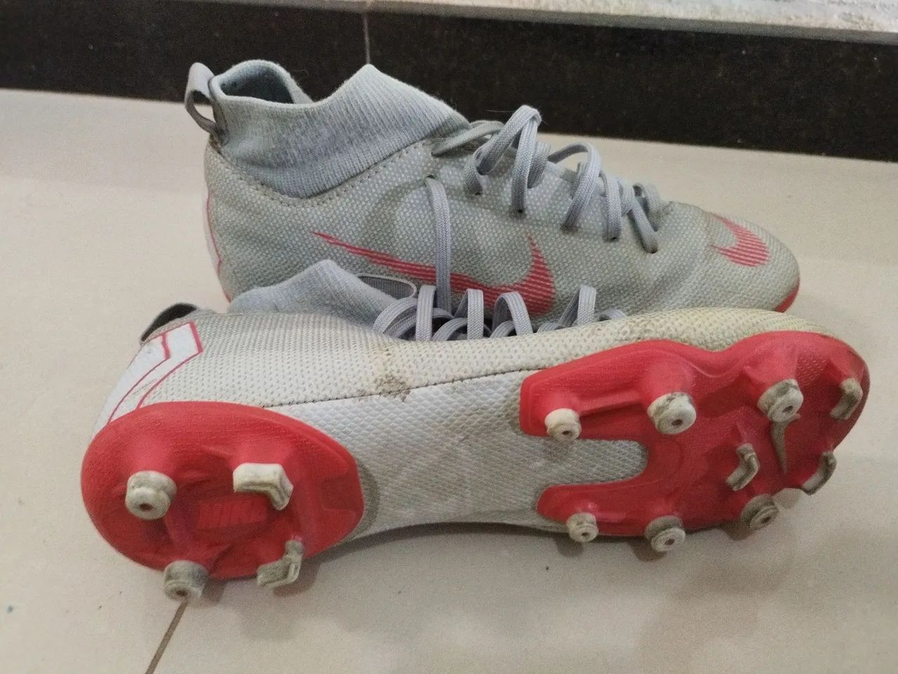 Chuteira society Nike 