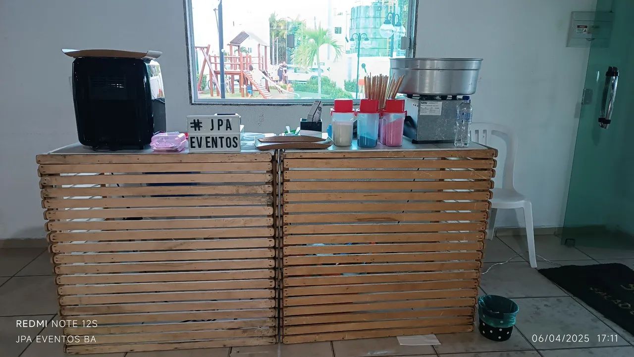 Balcão de madeira para eventos lanches 