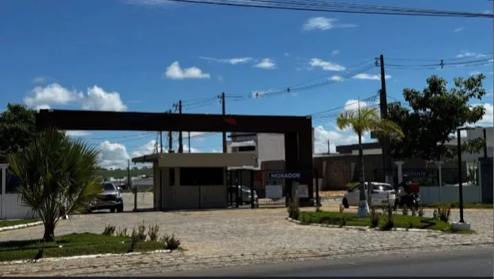 EXCELENTE LOTE COM CASA EM CONSTRUÇÃO NO CONDOMINIO PORTO MONTE