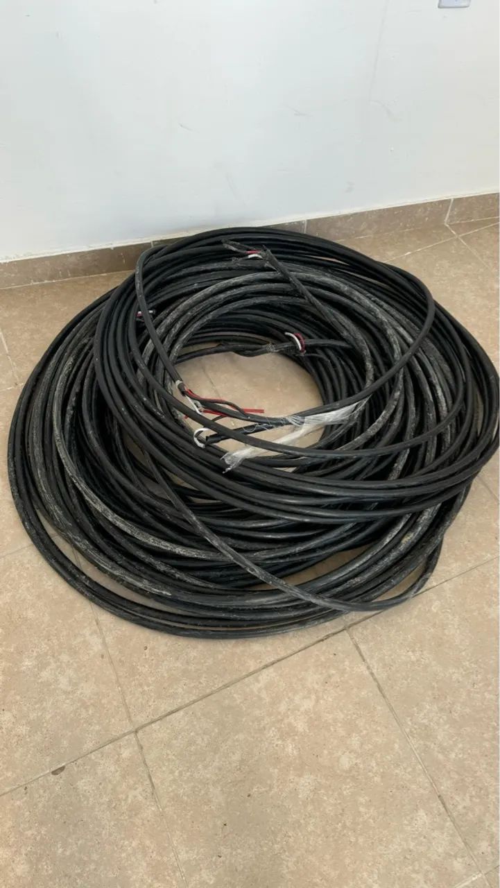 Cabos Elétricos - 10mm. Total de 128 metros. R$ 6,00 Reais por metro. 700,00 tudo - Foto 2