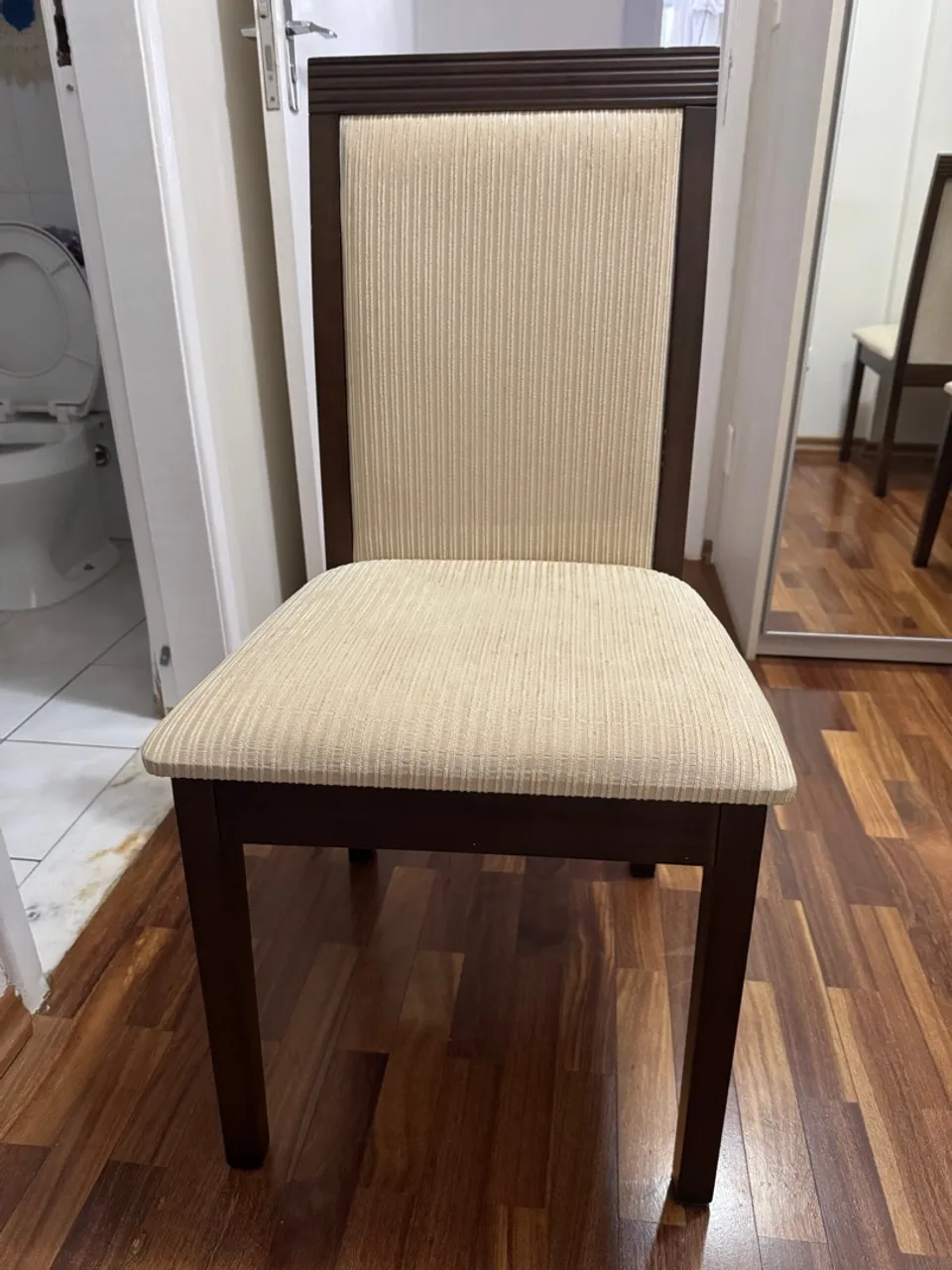 Mesa e cadeiras