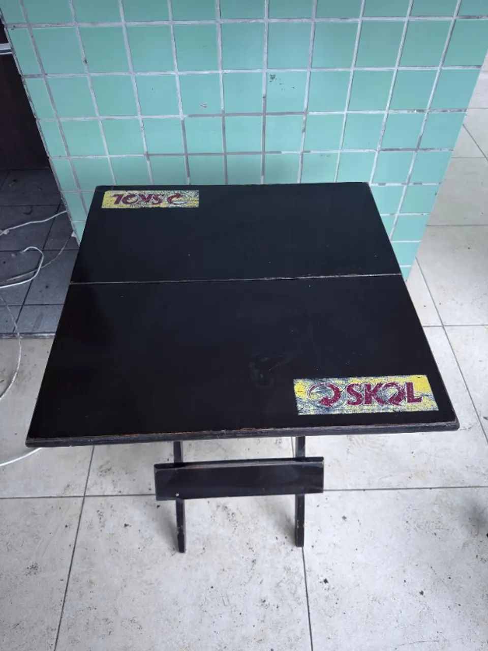 Mesa dobrável de bar.