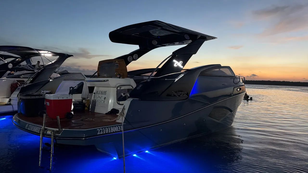 Lancha NX 290 com motor Mercruiser e rabeta bravo, muito nova, ano 2024  - Foto 3