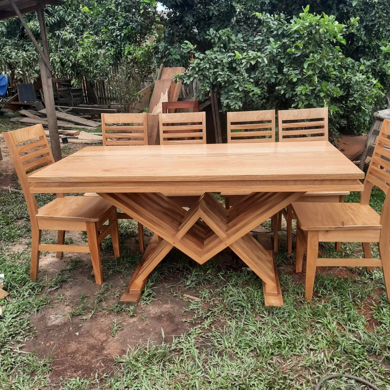 Conjunto de Mesa e Cadeiras de Madeira - Foto 2