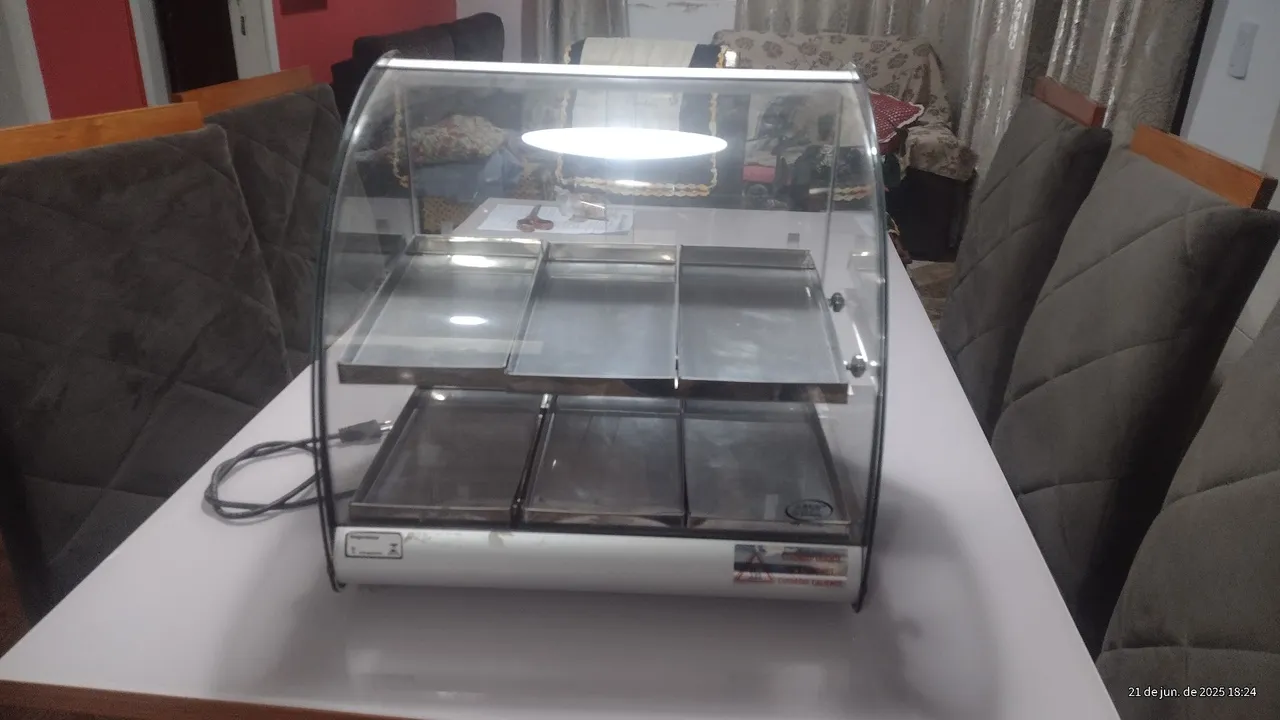Expositor de alimentos com bandejas