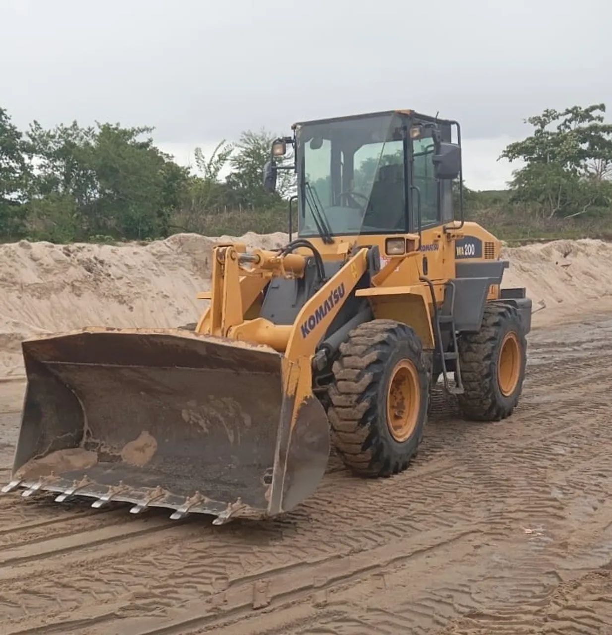 Pá mecânica Komatsu WA 200 - REVISADA