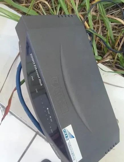 Hub ethernet Soho Planet 8 portas RJ-45 em perfeito estado - Foto 2