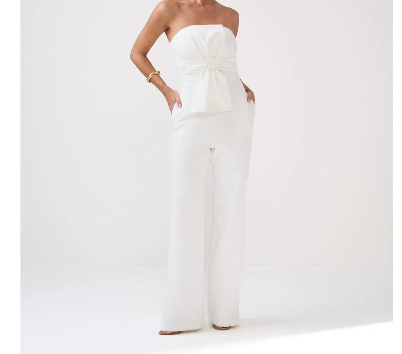 Macacão Branco Elegante com Detalhe