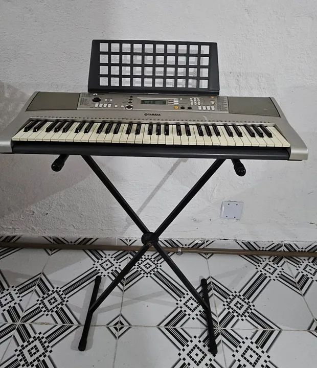 Teclado Yamaha PSR-E233 - Foto 4