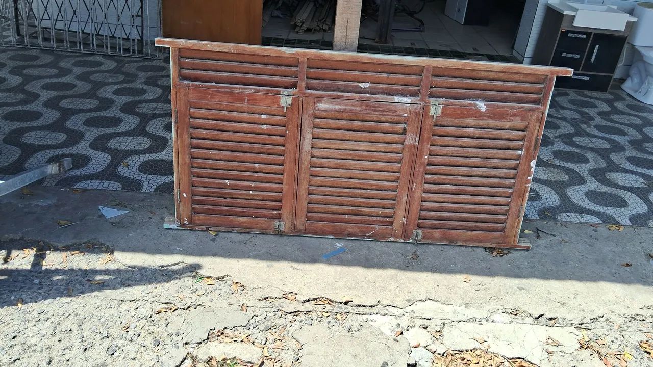 Porta de madeira maciça para venda - Foto 4