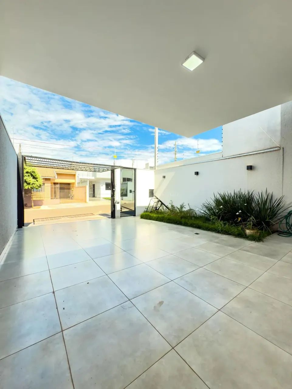 Casa com Suíte, Dupla Laje, Cozinha Planejada, Área Gourmet e Closet com Jardim de Inverno - Foto 4