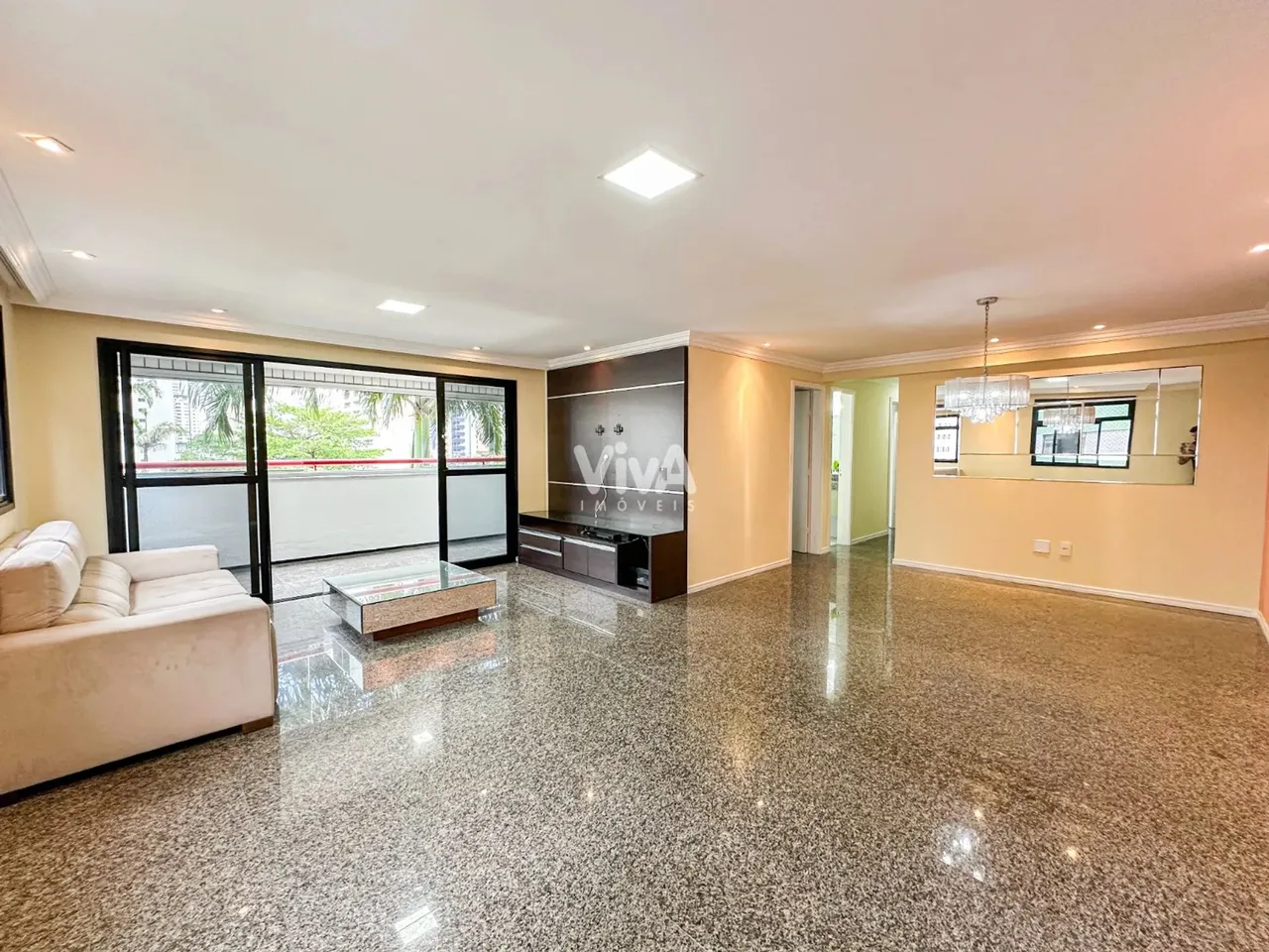 Apartamento com 4 quartos no Meireles
