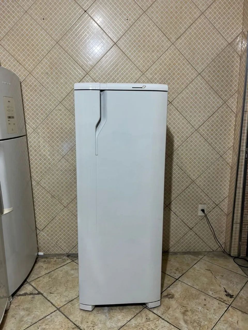 Geladeira Eletrolux 300 litros 