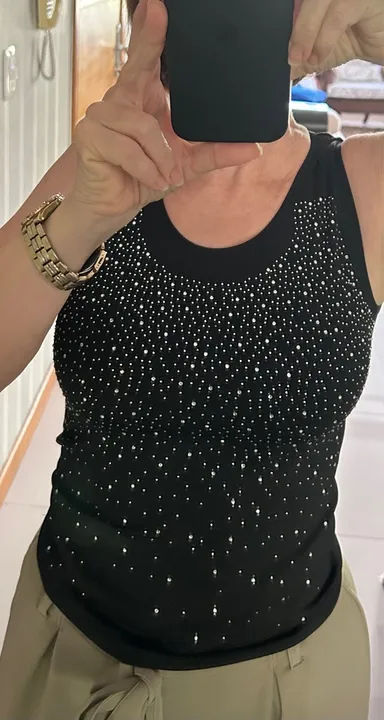 Camiseta preta com brilho comprada nos EUA