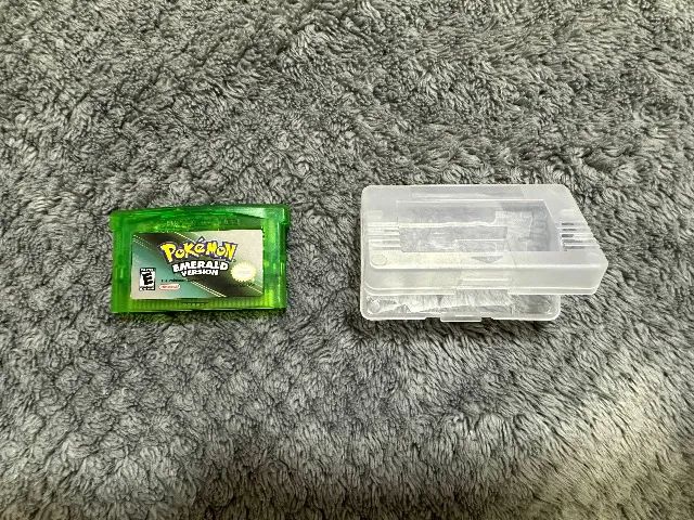 Pokémon Emerald Repro com Case