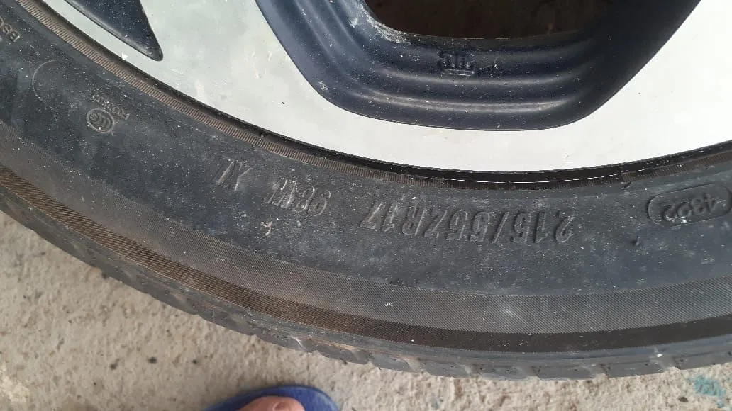 Pneu 215/55r17