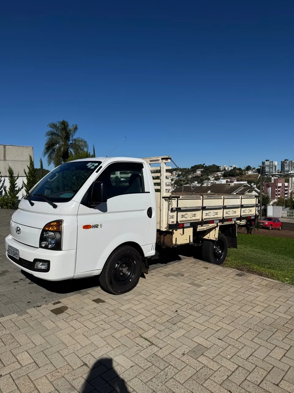 VENDE-SE HYUNDAI HR COM BAIXA QUILOMETRAGEM