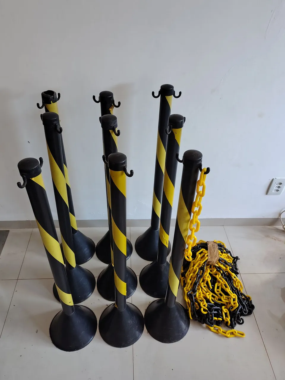 Colunas de sinalização com corrente