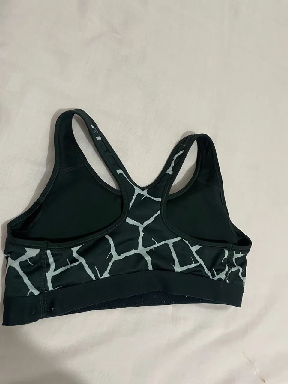 Top Esportivo Nike Pro - Tamanho M - Preto com Estampa - Foto 2