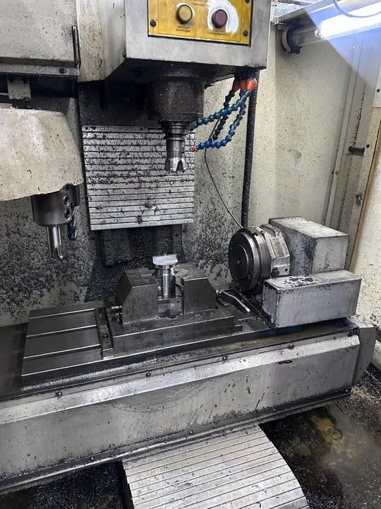 Centro de usinagem Romi Bridgeport Discovery 40 22 - Foto 2