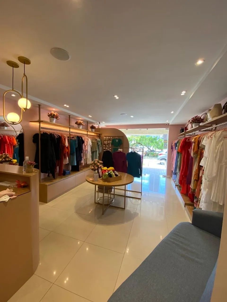 OPORTUNIDADE! LINDOS MÓVEIS PARA LOJA DE ROUPAS