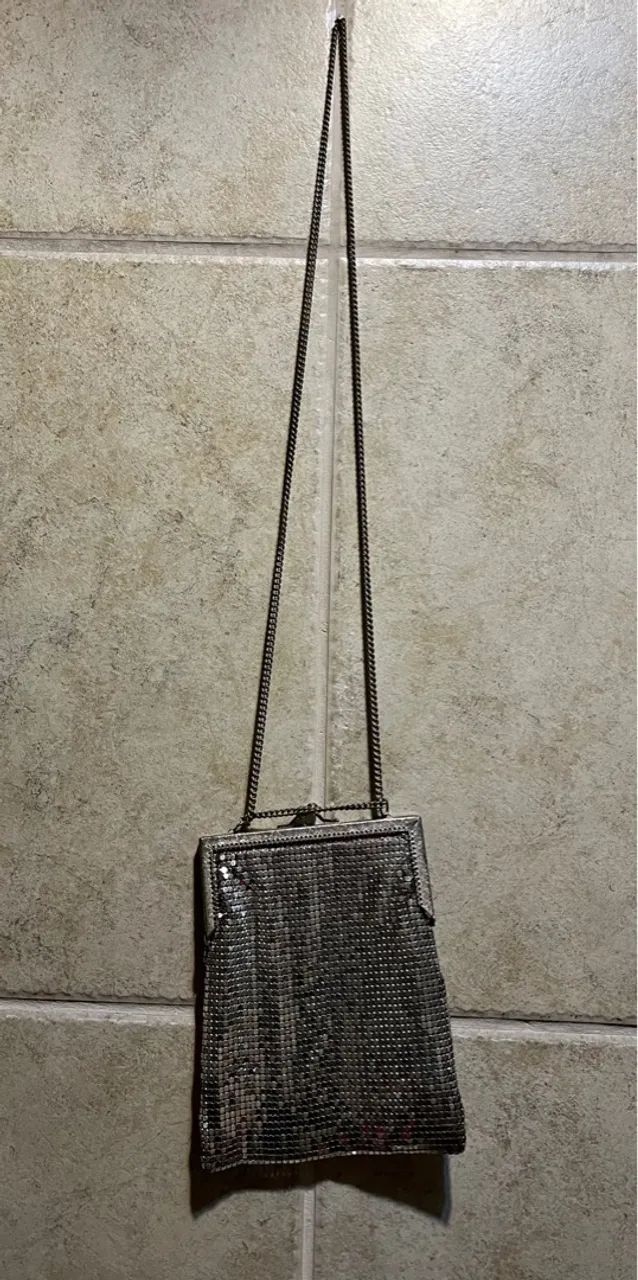 Bolsa vintage em malha prateada com corrente  - Foto 5