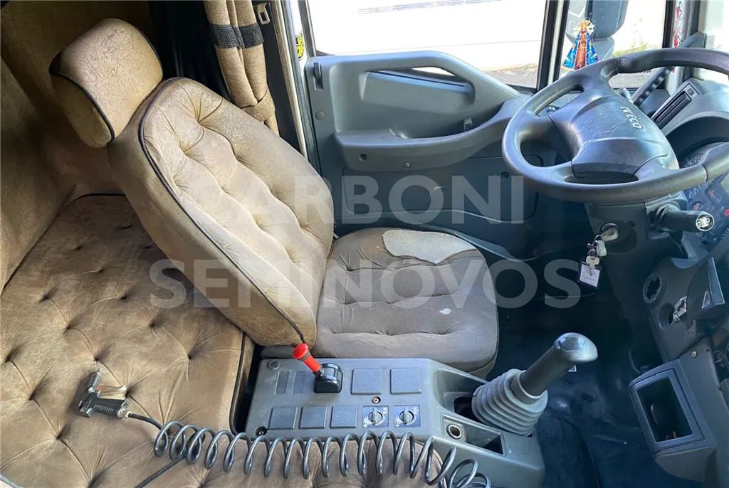 IVECO TECTOR 310E30CE 8X2 2017/2018 - Foto 10