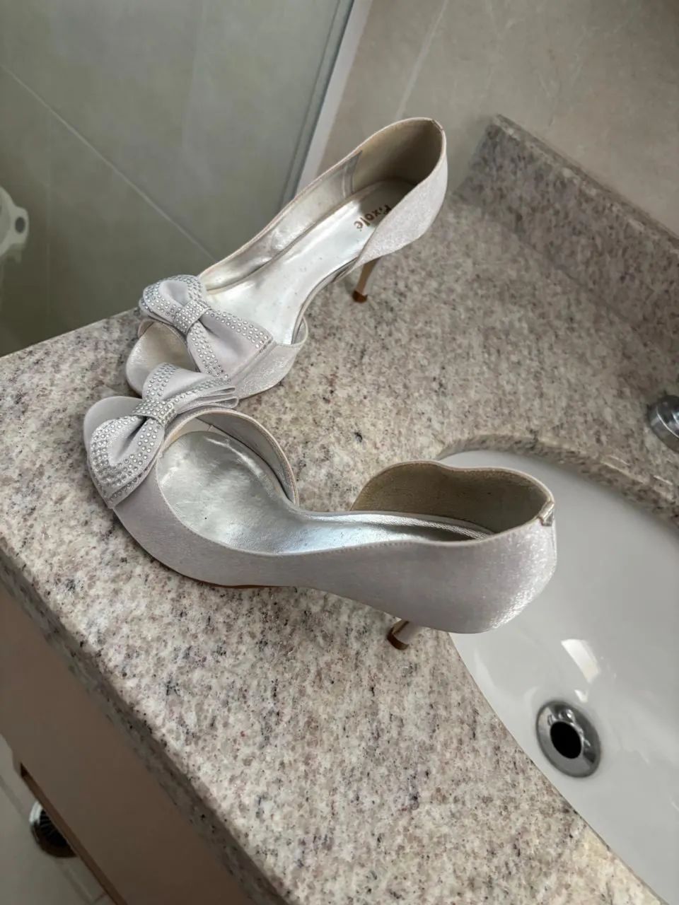 Peep toe prata para festa tamanho 36  - Foto 3