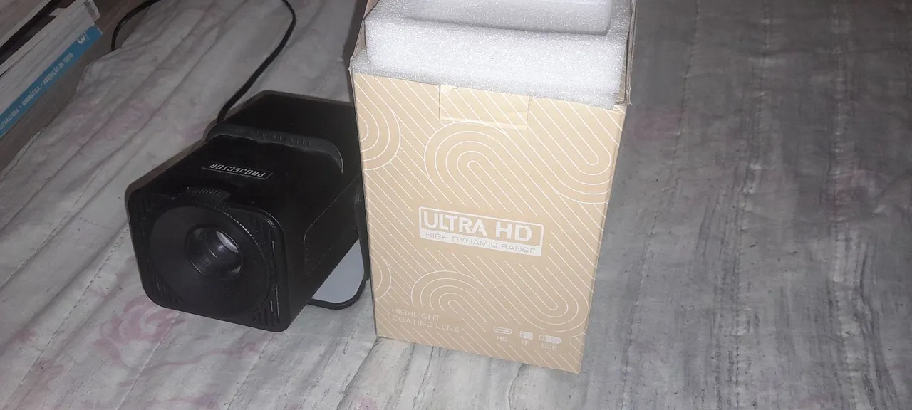 Projetor Hy320 + Tela de Projeção 150
