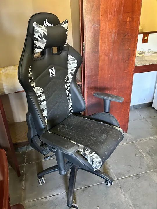 Cadeira Gamer *encosto quebrado*