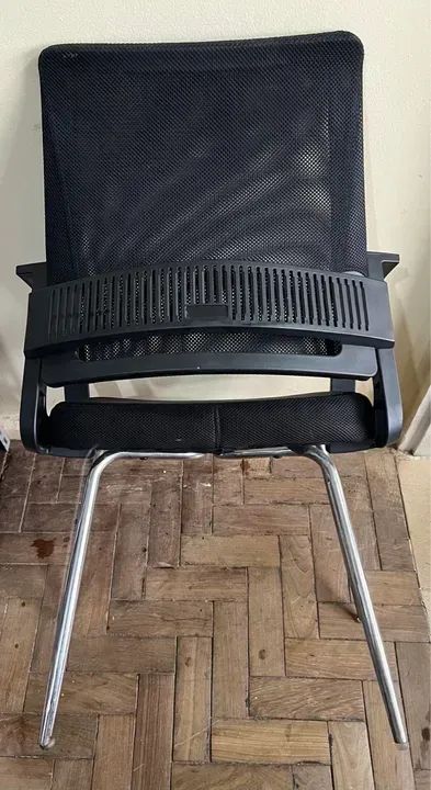 Cadeiras de Escritório Acolchoada de Tecido Preta. - Foto 3