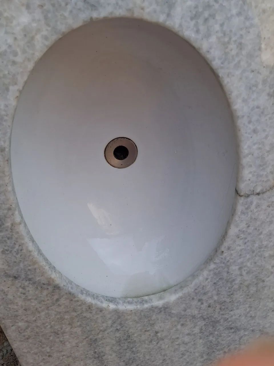 Pia de mármore branca