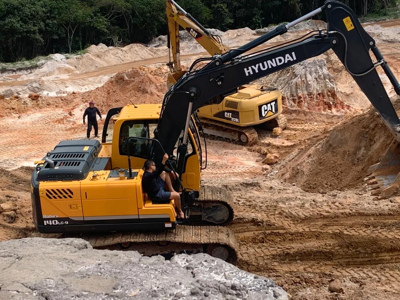 Escavadeira Hyundai