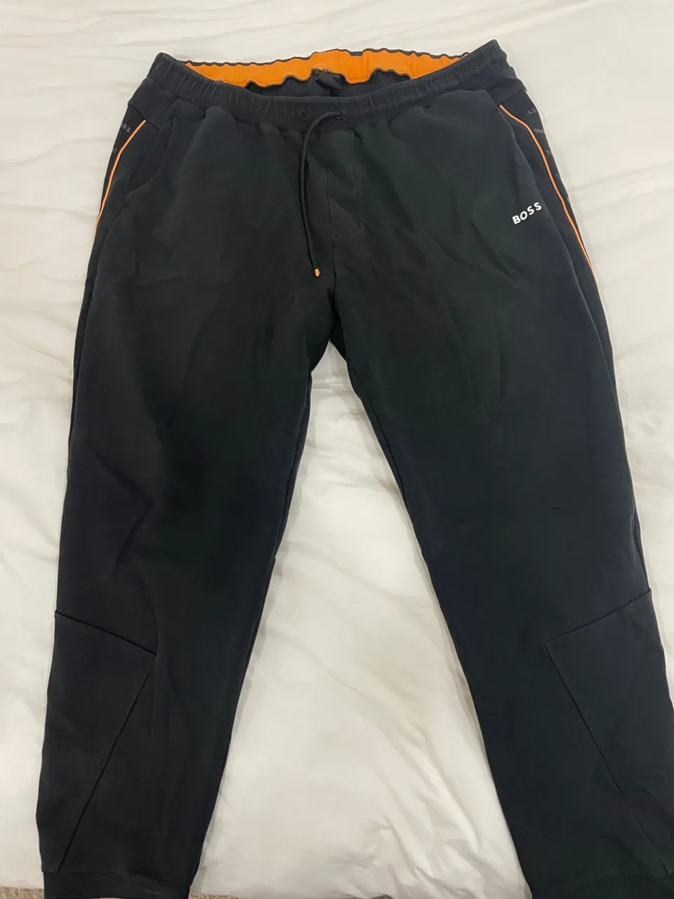 Calça de Moletom BOSS Preta com Detalhes Laranja