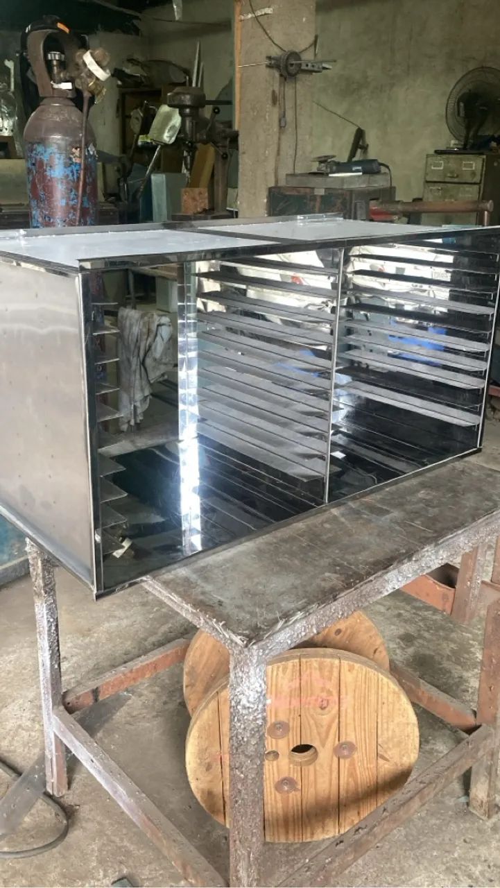 Armário de pizza em aço inox.