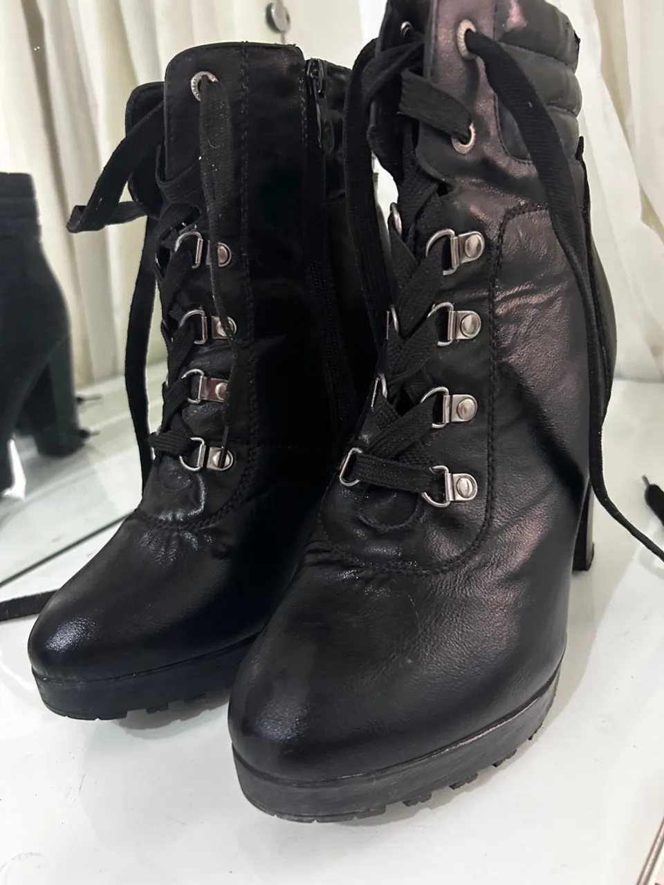 Botas de Couro Preto