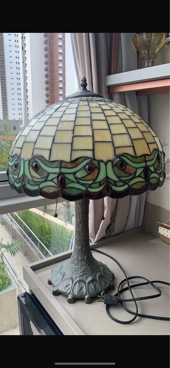 Abajur em cúpula de vitral