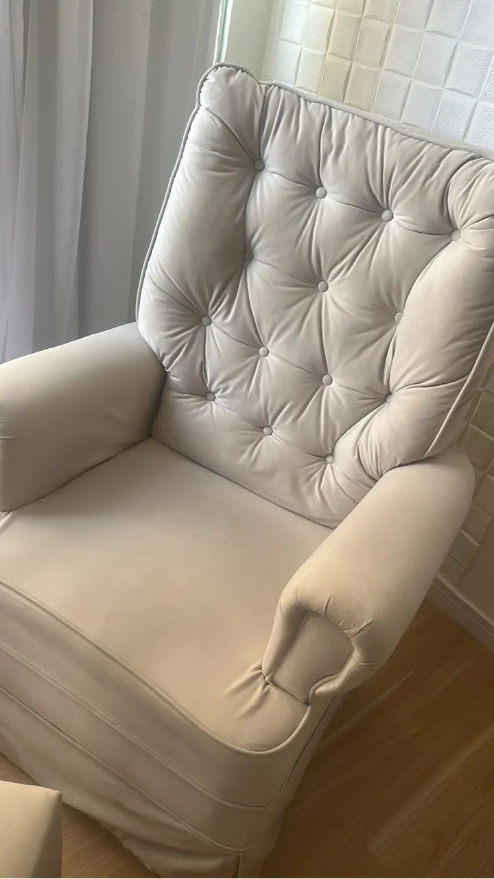 Vendo poltrona de amamentação + puff