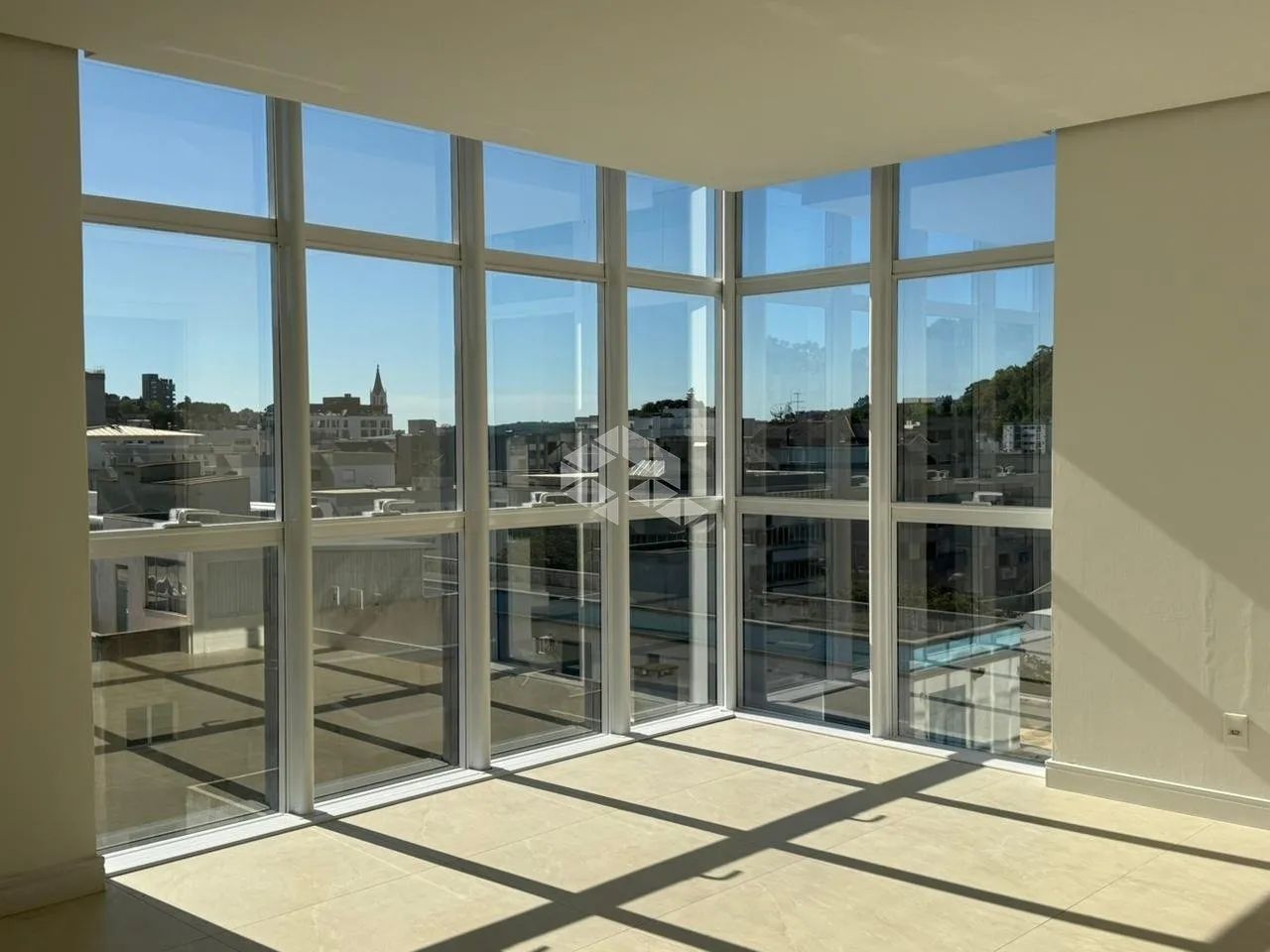 Sala comercial aérea no centro de Garibaldi - Foto 2