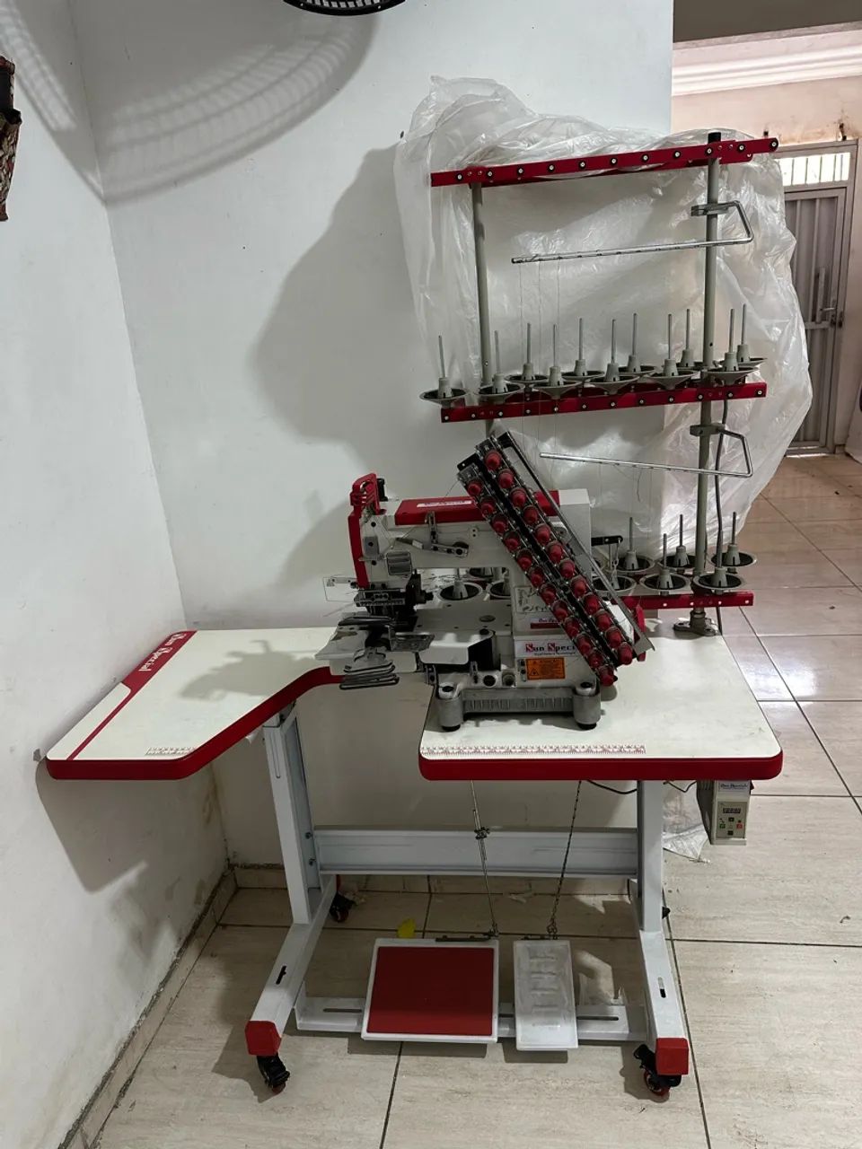 Máquina de costura cos