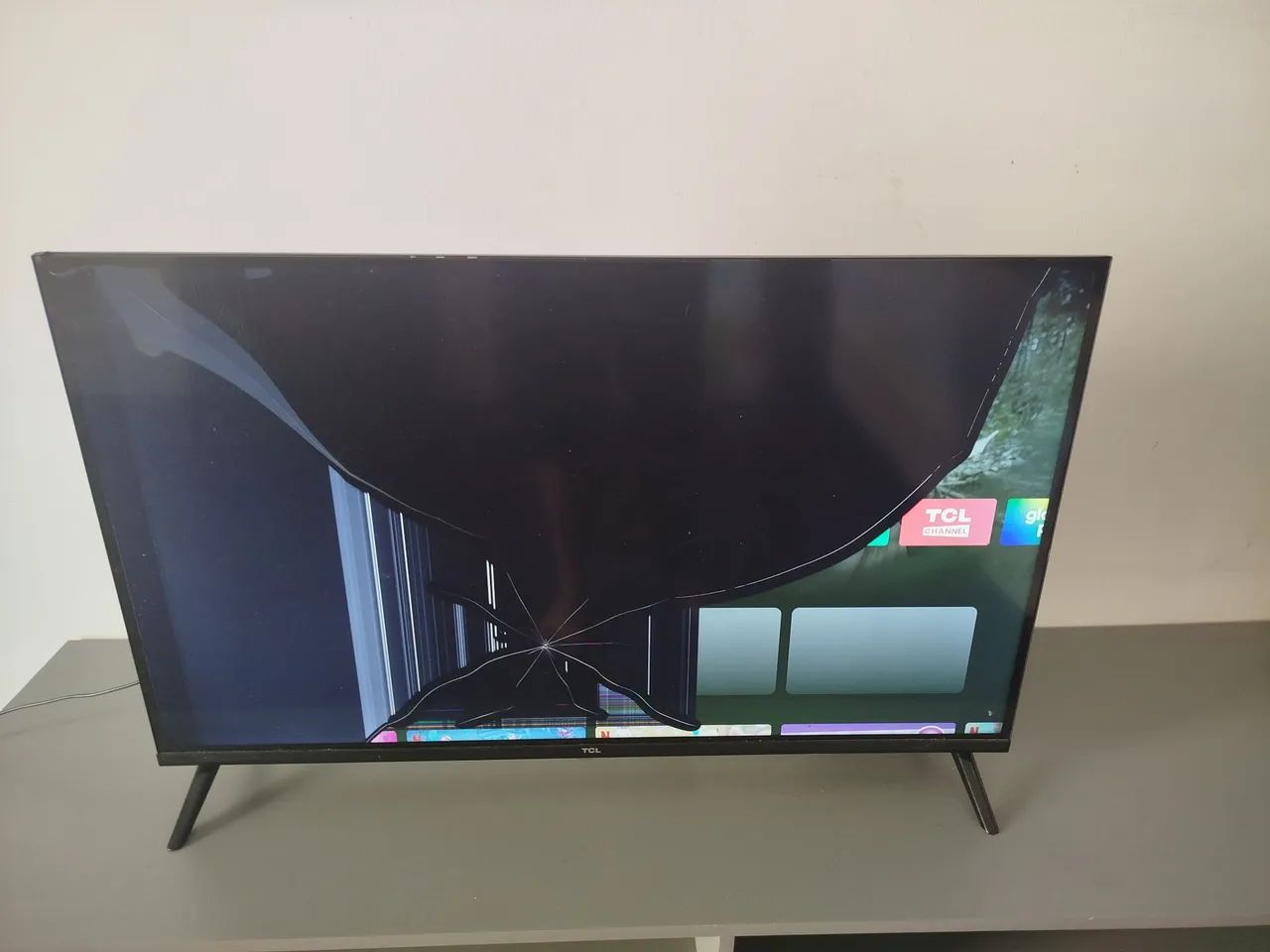 Tv TCL 32 polegadas Android tv com defeito 