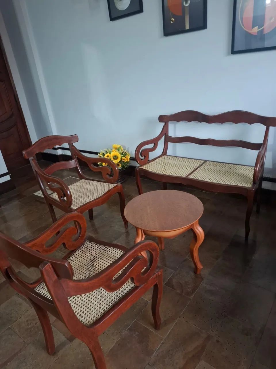 Vendo conjunto de mesa e cadeira 