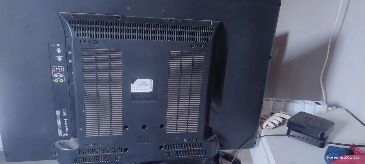 Vendo uma TV de CLD 32 polegadas (não é smartv) para retirada de peças 
