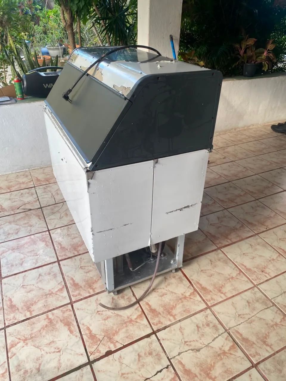 Vendo, máquina de gelo Evereste 150 kg 