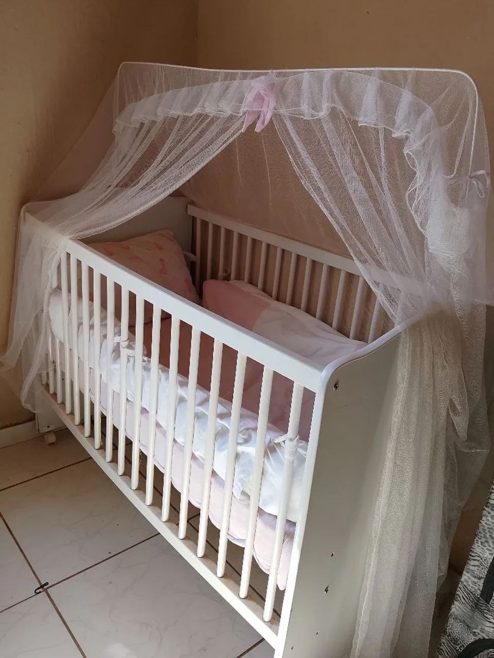 Berço (Com kit berço Menina)