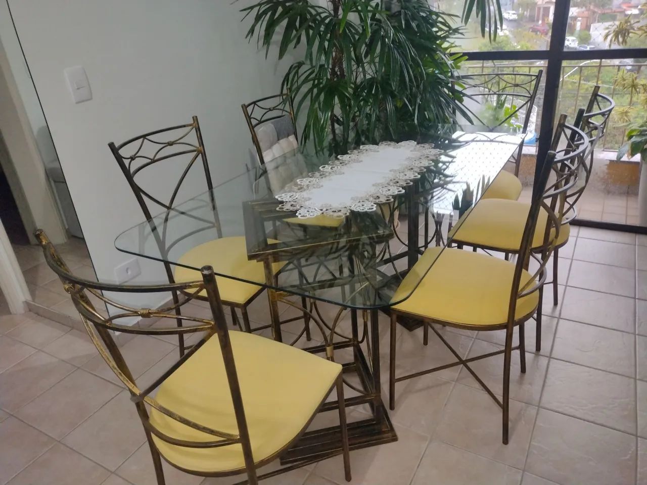 Mesa com 6 cadeiras