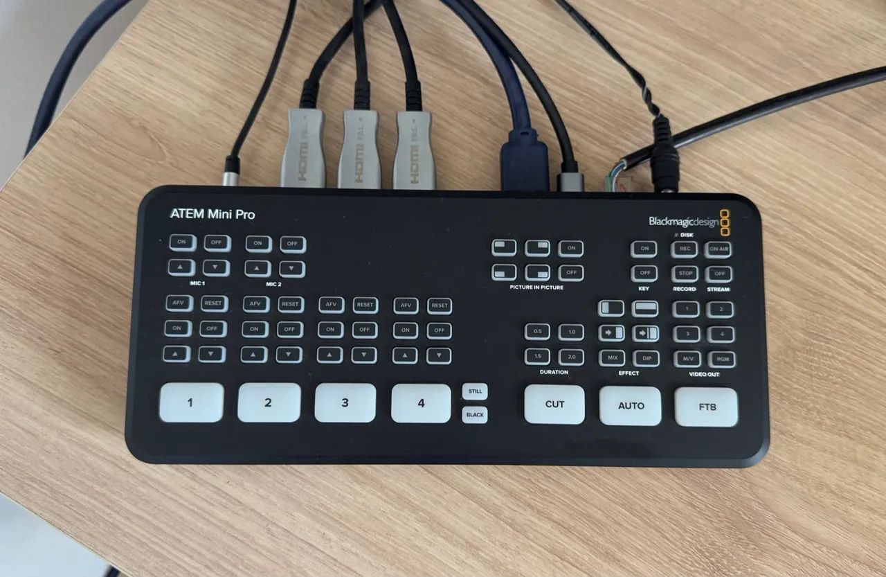 Atem Mini Pro Iso Blackmagic Design Switcher Hdmi<br><br>R$2.000