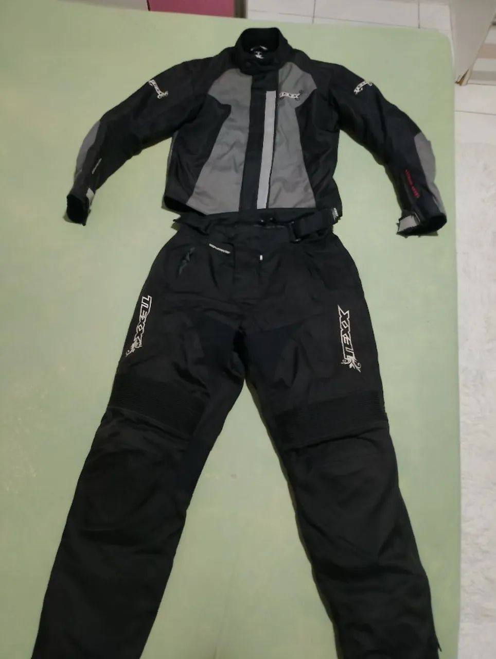 Jaqueta e calça de motociclista  - Foto 2