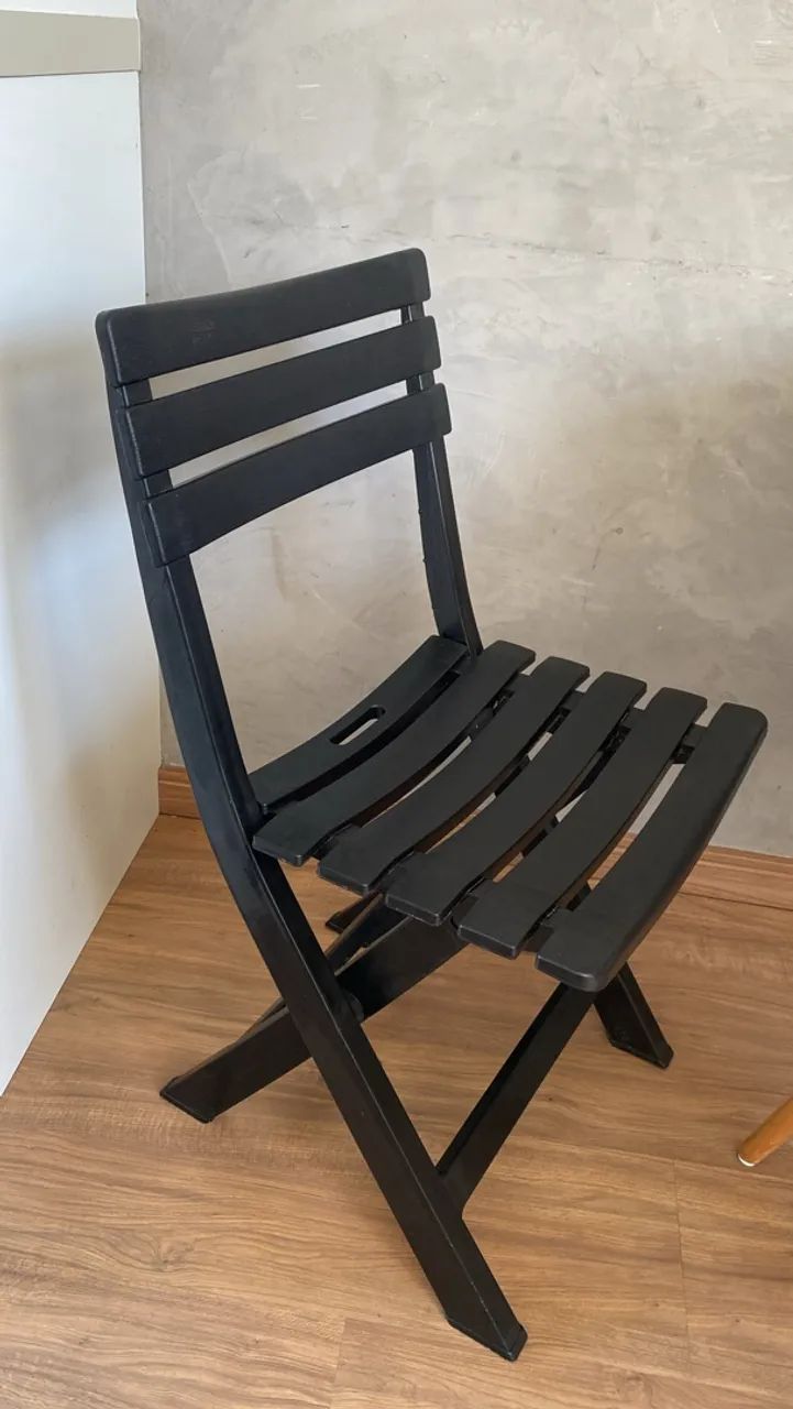 VENDO CADEIRAS DOBRÁVEIS PRETAS